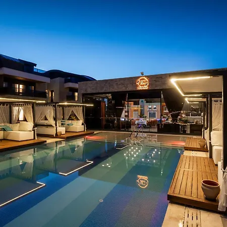 Luxury Garden Apartment *