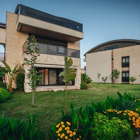 Luxury Garden Apartment