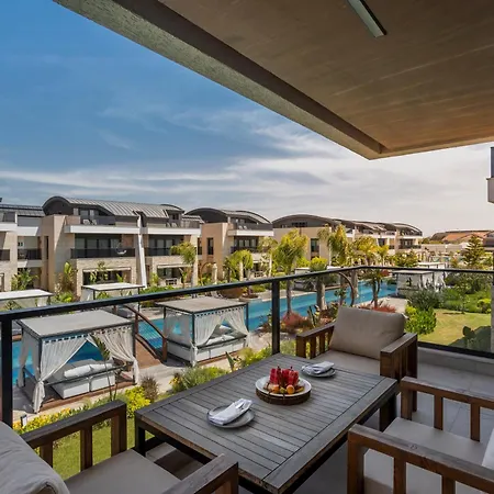 Luxury Garden Apartment