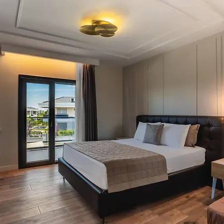 Luxury Garden Apartment *