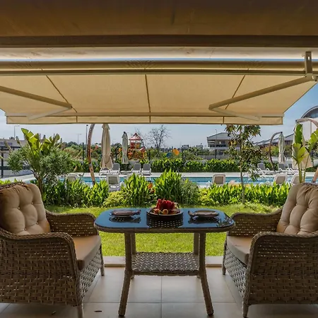 Luxury Garden Apartment
